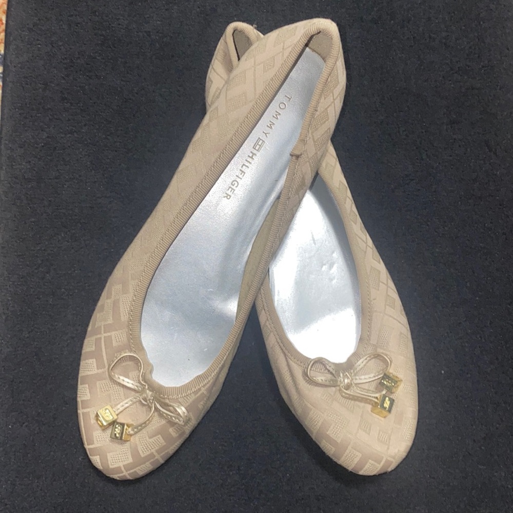 🛍️Tommy Hilfiger Jacquard Women's Tan Round toe shoes Ballet flats with bow! - Picture 1 of 5